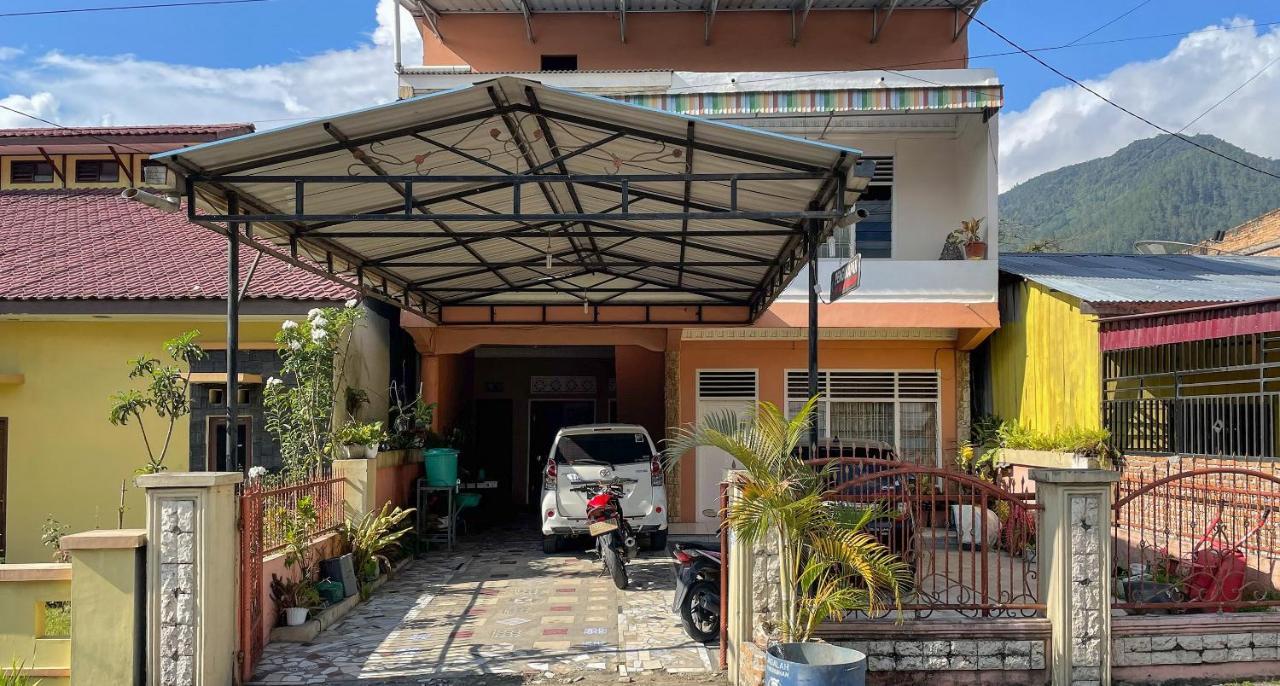 Valencia Homestay Redpartner Parapat Exteriér fotografie